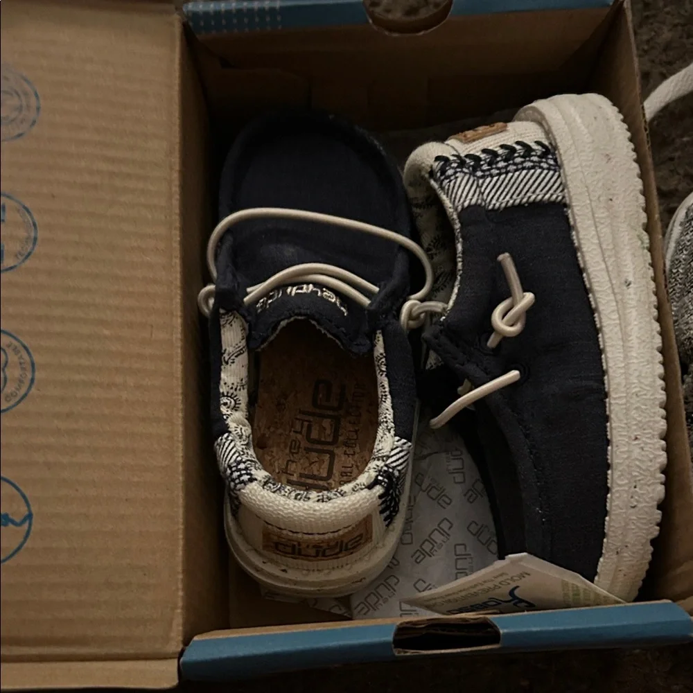 2 pair of kids hey dudes sizes 6